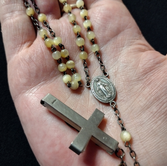 Stunning Cream Rosary Necklace - Picture 6 of 8